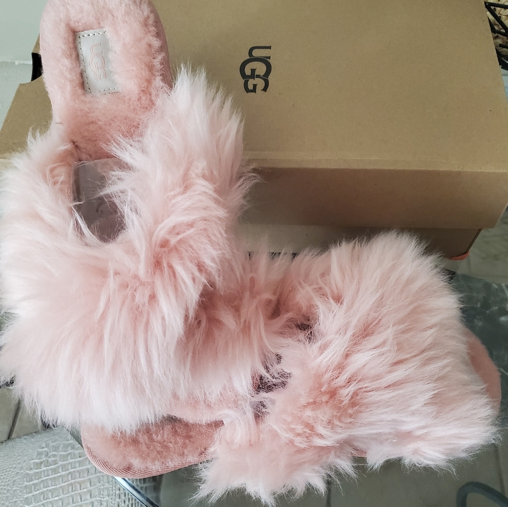 UGG Fuzzy Sandal/Slippers